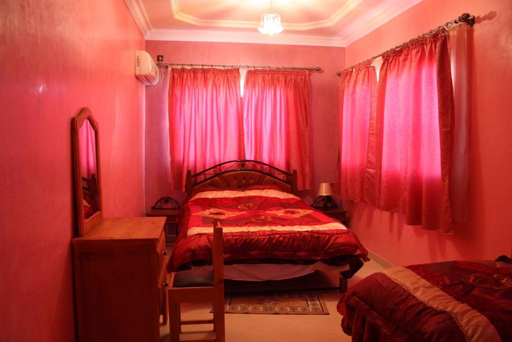 Hotel Amsterdam Варзазат Стая снимка